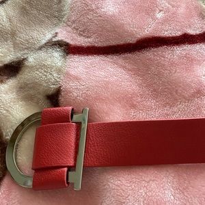Ellen Tracy leather belt .new never used